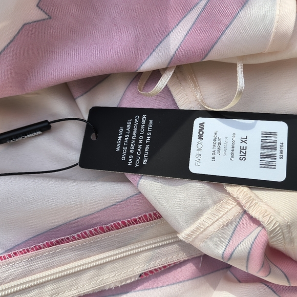 Fashion Nova Halter Jumpsuit NWT - Picture 6 of 8